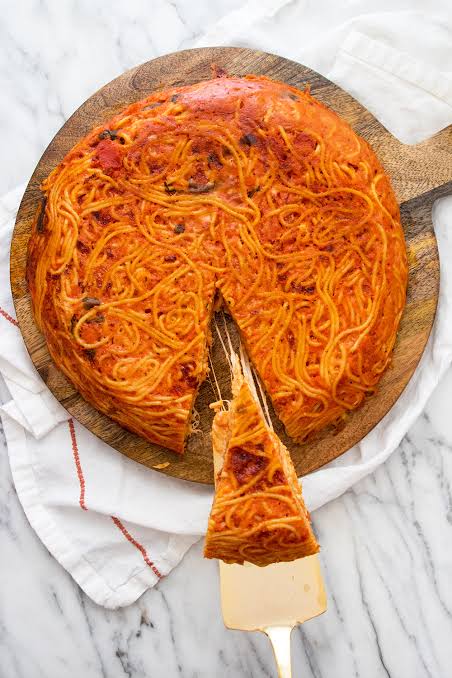 Spaghetti pizza